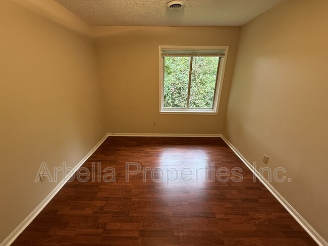Building Photo - 103 Beech St