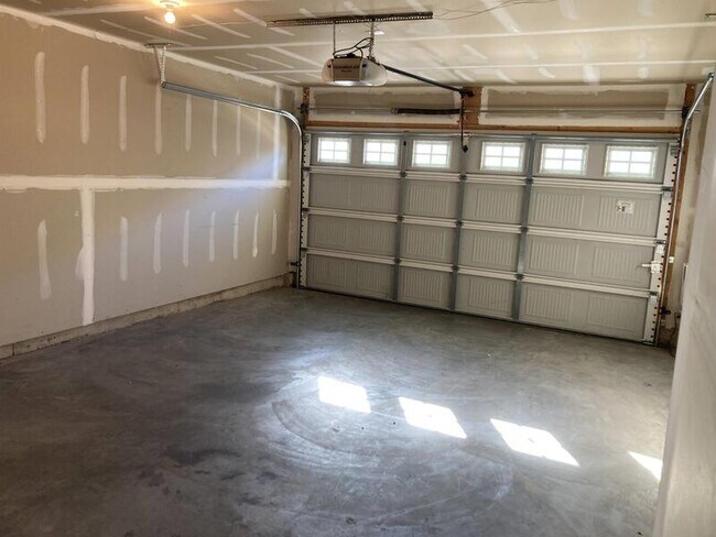 Building Photo - 465 Jacobsen Drive