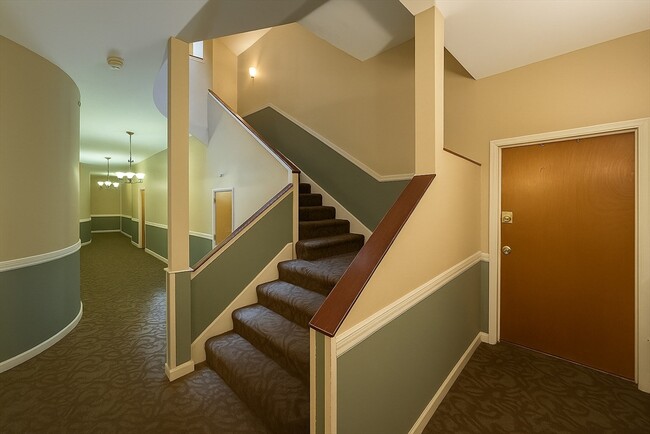 Building Photo - 390 Riverway