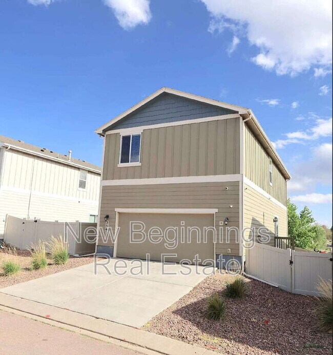 Building Photo - 2562 Ellingwood Dr