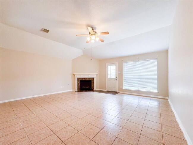 Building Photo - 2815 Town Gate Ct