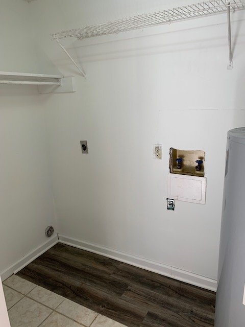 Building Photo - "Charming 2-Bedroom Duplex Retreat with 2.5 Baths in Greenville – Your 1116 Sq. Ft. Sanctuary Awa...