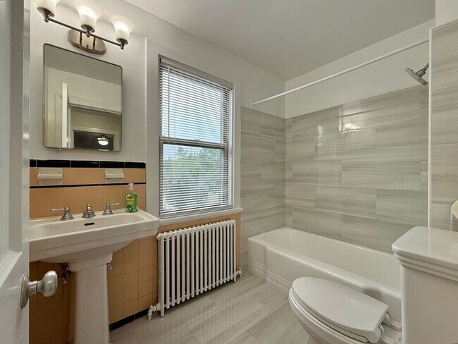 Building Photo - 1400 Kenmore Ave