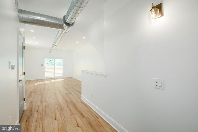 Building Photo - 1633 Swain St
