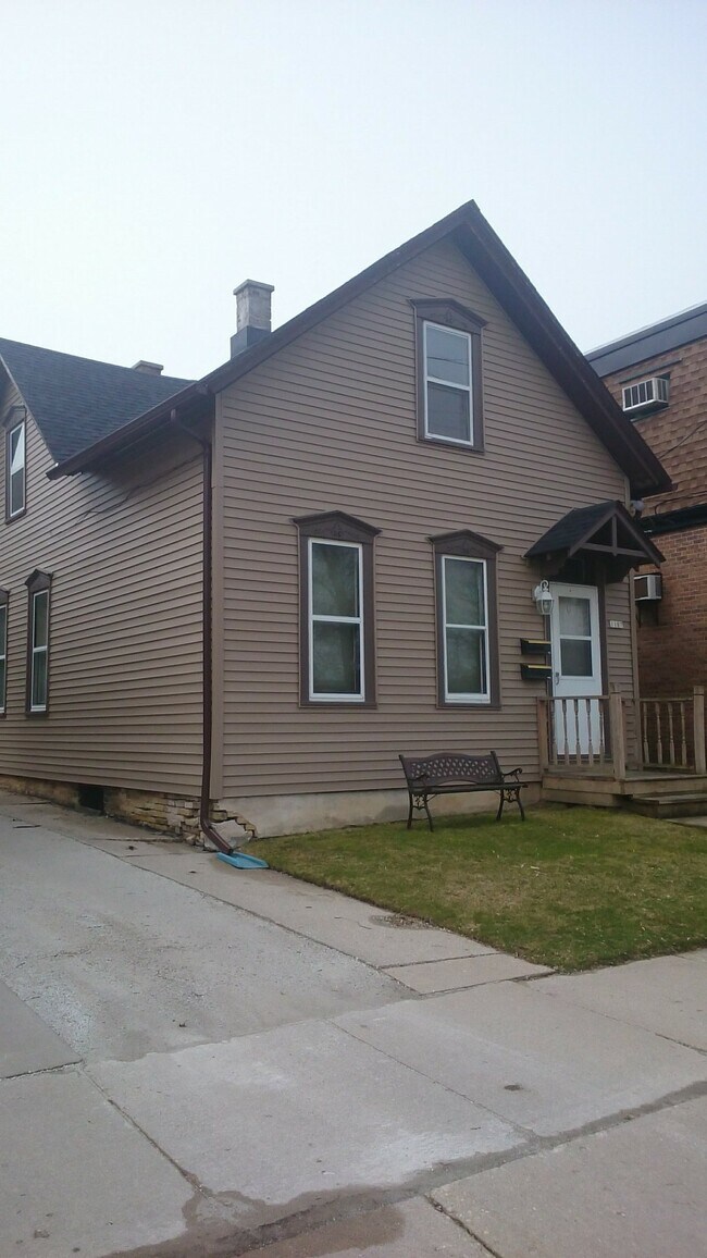 Building Photo - 1107 Marshall St