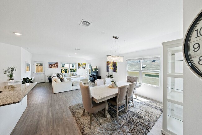 Building Photo - Primary Closet Made for Kings & Queens - UP TO 1 MONTH FREE RENT AVAILABLE!