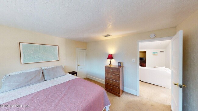 Building Photo - 231 W 10th St