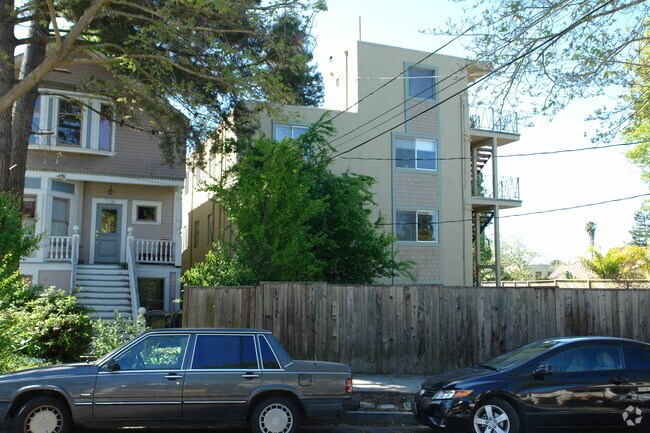 Building Photo - 1734 Blake St