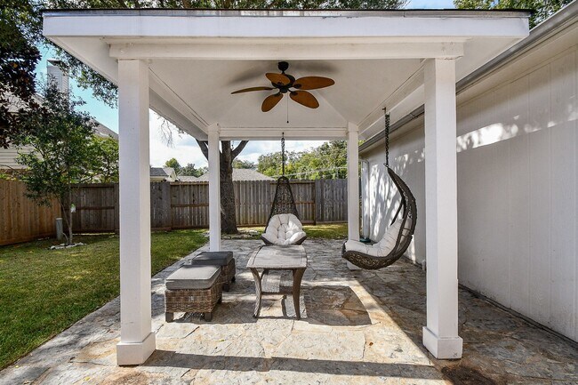 Building Photo - 2114 Thistlerock Ln