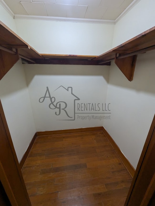 Building Photo - 206 W 1st St