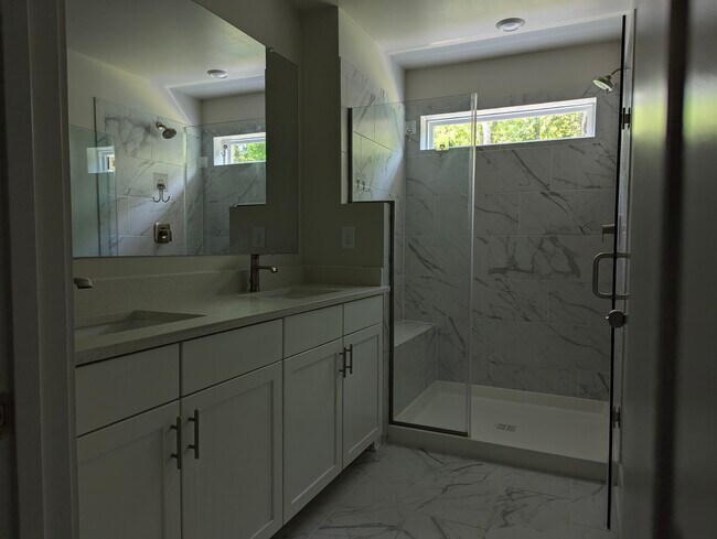 Building Photo - 2942 Bridgewater Dr