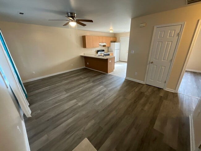 Building Photo - 3 Bedroom Home in Greensboro-Available Now to View! Updated Home