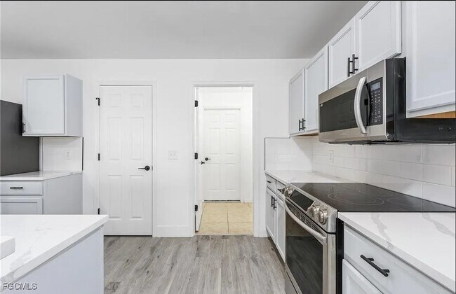 Building Photo - 306 Shadow Lakes Dr
