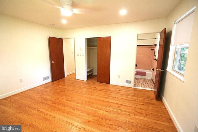 Building Photo - 10104 Towhee Ave