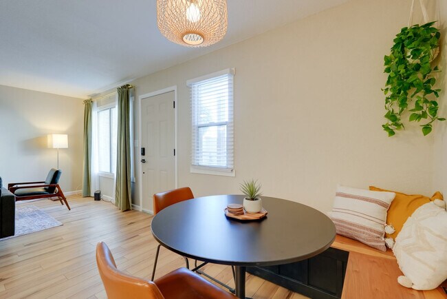 Building Photo - 7913 E Keim Dr