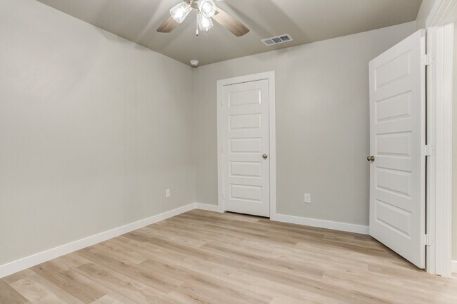 Building Photo - 4 Bedroom 2 Bathroom Home in South Lubbock!