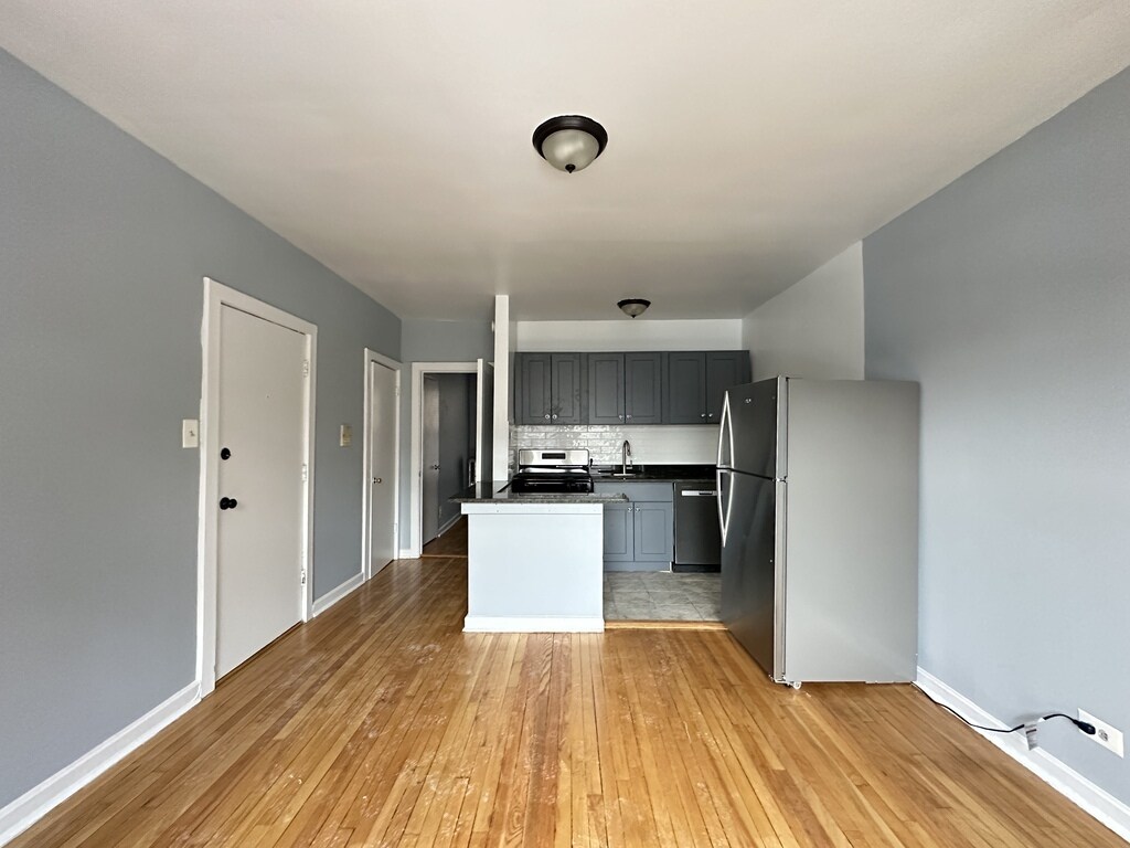 Building Photo - 5662 N Ridge Ave