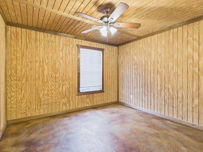 Building Photo - 5822 Leonard Rd