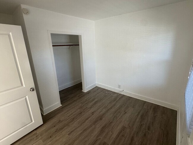 Building Photo - 3 bedroom | 1 bathroom | Oak Park Duplex