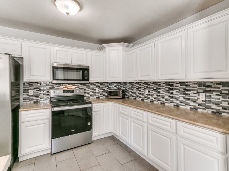 Building Photo - 1112 Bryan Dr