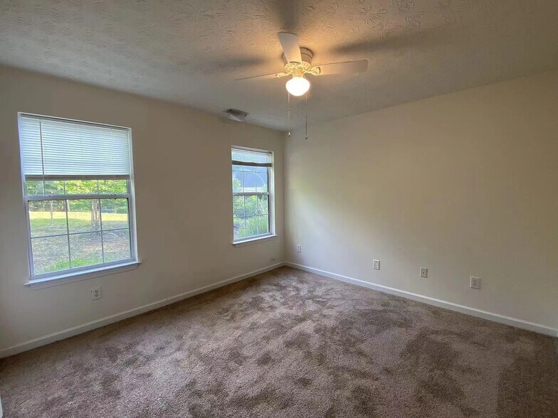 Building Photo - 5548 Silver Springs Dr