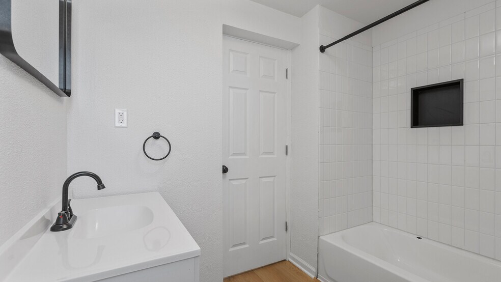 Building Photo - 2827 Brownsville Rd