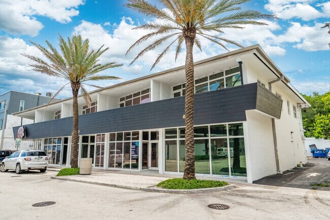 Building Photo - Beachfront Bloo's -2 Units-Ocean View Balc...