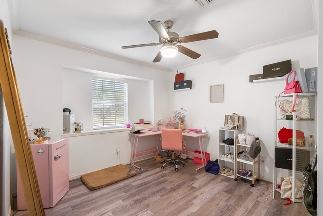 Building Photo - 2214 Deer Valley Dr