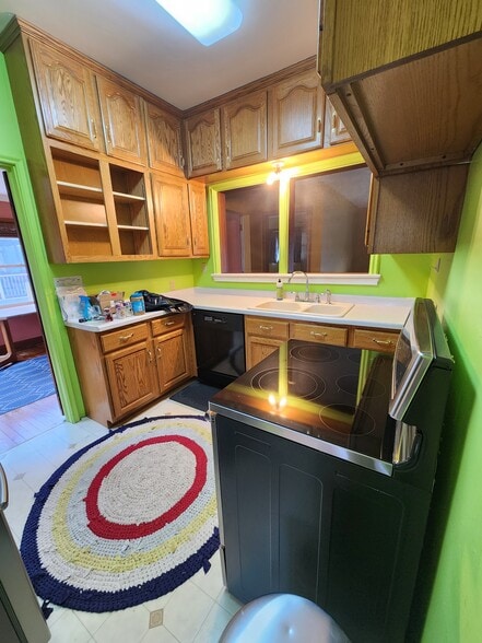 Kitchen - 134 W Lincoln St