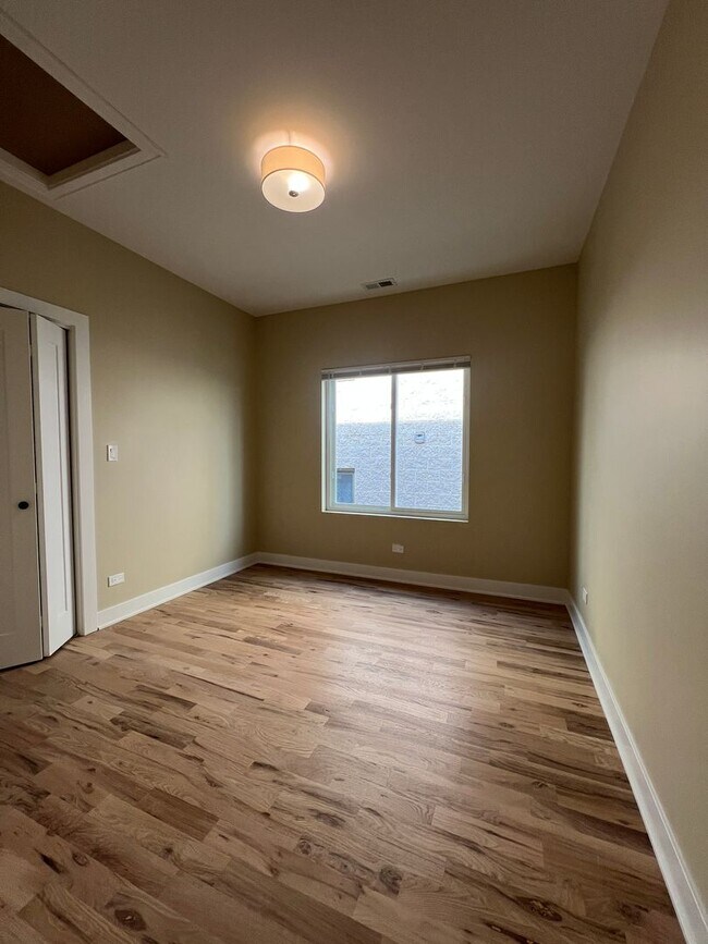 Building Photo - 4231 S Champlain Ave