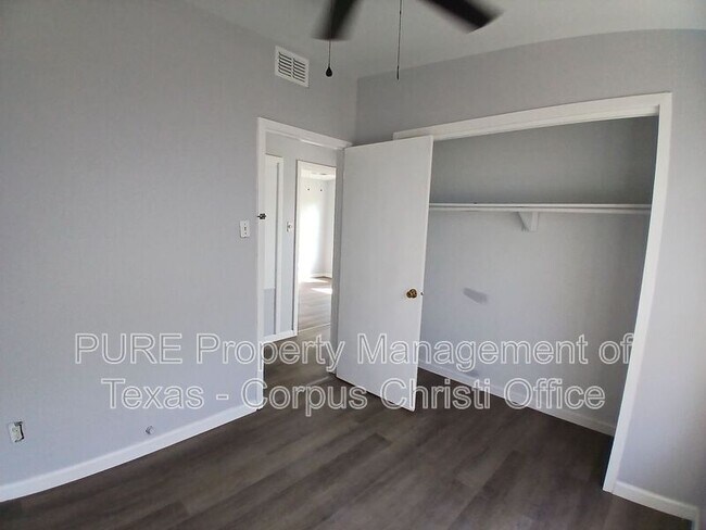 Building Photo - 1506 Crosby St