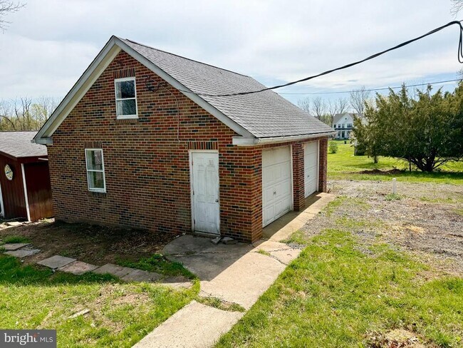 Building Photo - 330 Gilbertsville Rd