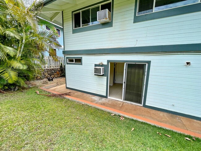 Building Photo - Spacious 1-Bedroom Ground Floor Unit in So...