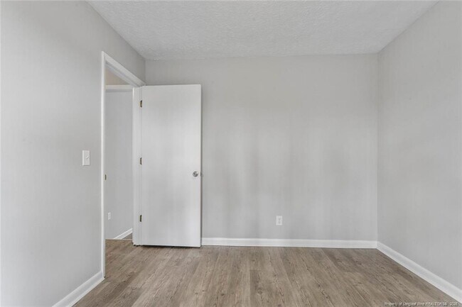 Building Photo - 7005 Pantego Dr