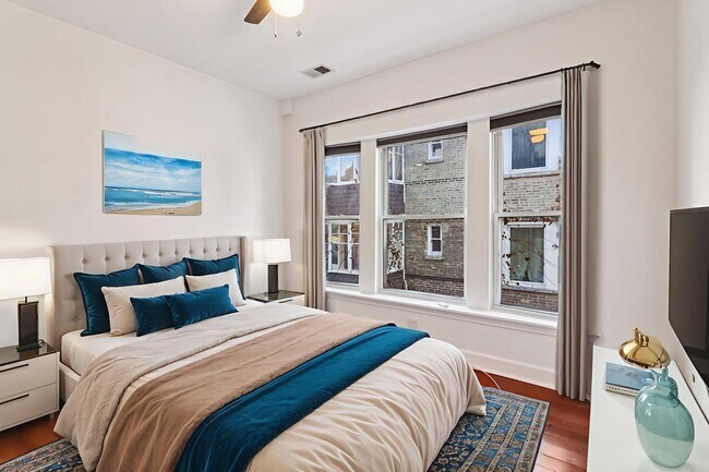 Building Photo - 7622 N Greenview Ave