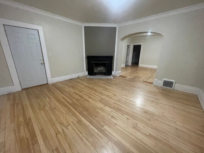 Building Photo - 642 Jackson St