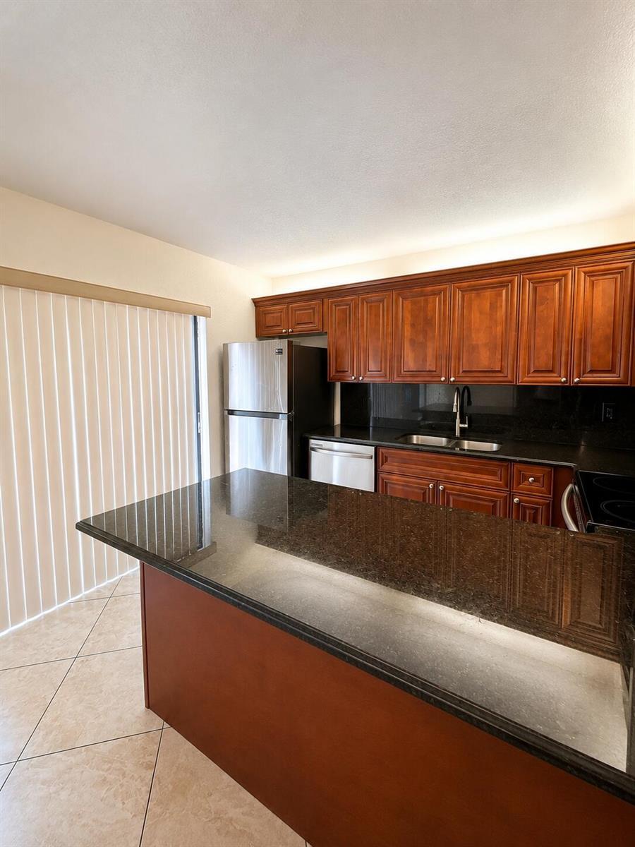 Building Photo - 168 Lake Arbor Dr
