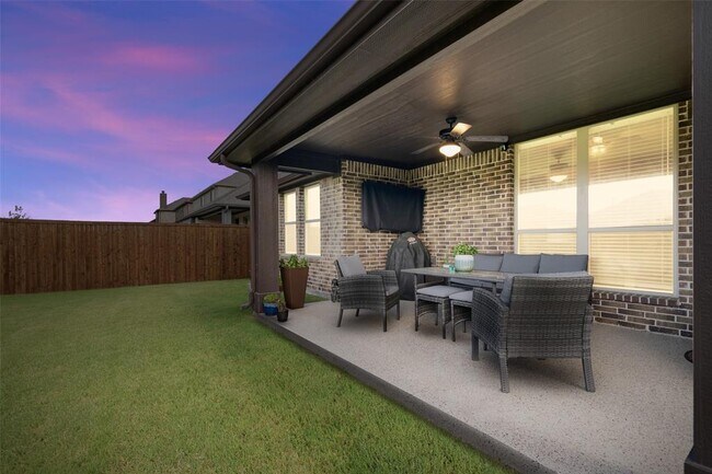 Building Photo - 1324 Thrasher Dr