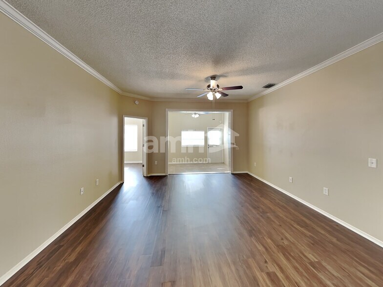 Building Photo - 823 Springwood Cir
