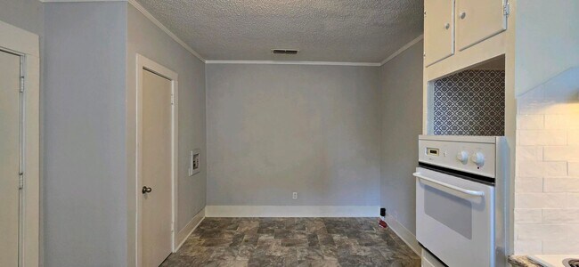 Building Photo - 506 S Fannin Ave