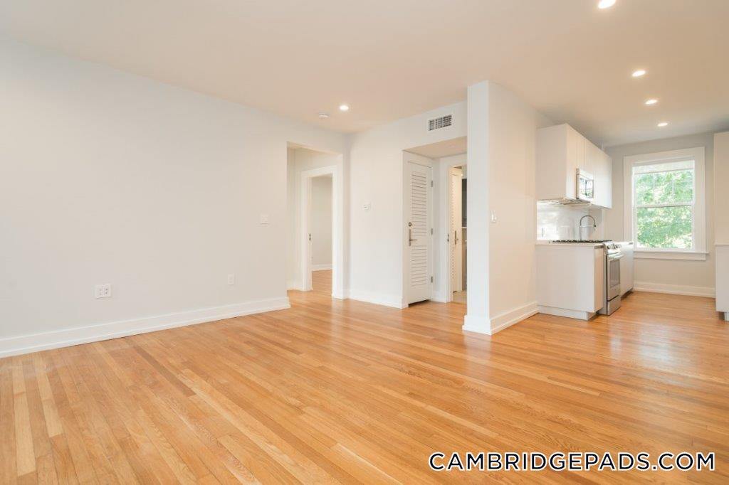 Building Photo - 19A Forest St