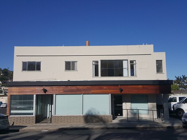 Building Photo - Newly Renovated 2BR/2BA La Mesa Village Gem!