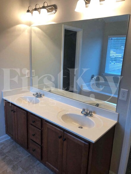 Building Photo - 194 Eastridge Way