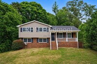 Building Photo - 2642 Hatfield Cir SE