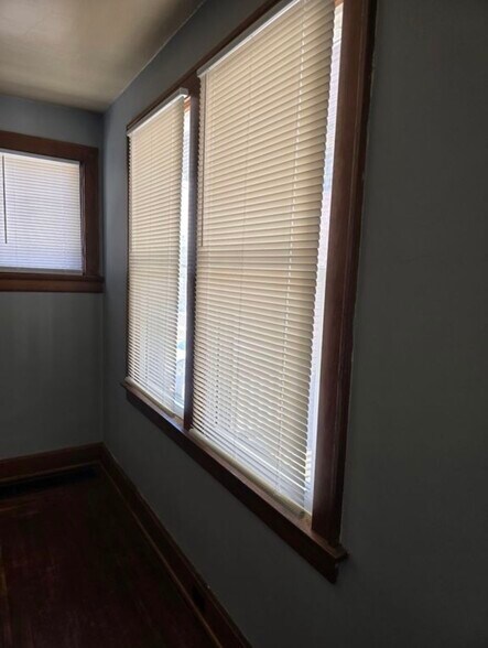 Building Photo - 4370 St Lawrence Ave