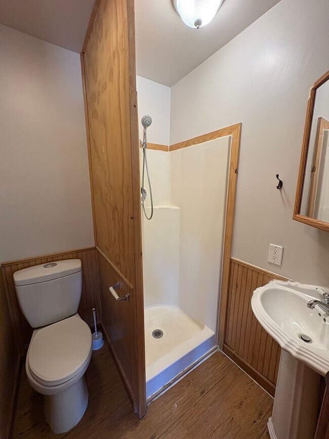 Building Photo - Private Suites in a Beautiful Shared Home Near UNC & Coffee Shops