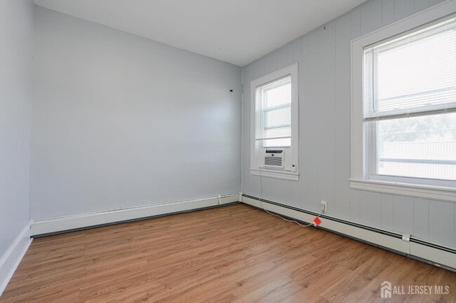 Building Photo - 1860 Woodbridge Ave