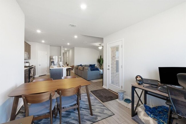 Building Photo - 17800 Fairbridge Ln