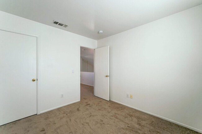 Building Photo - Desirable North Phoenix  Home with 1 Downs...