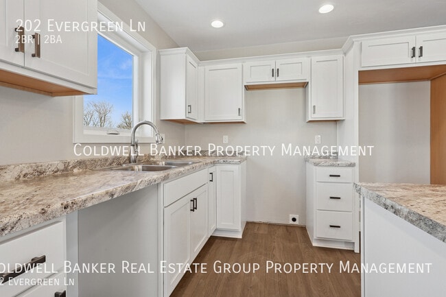 Building Photo - 202 Evergreen Ln